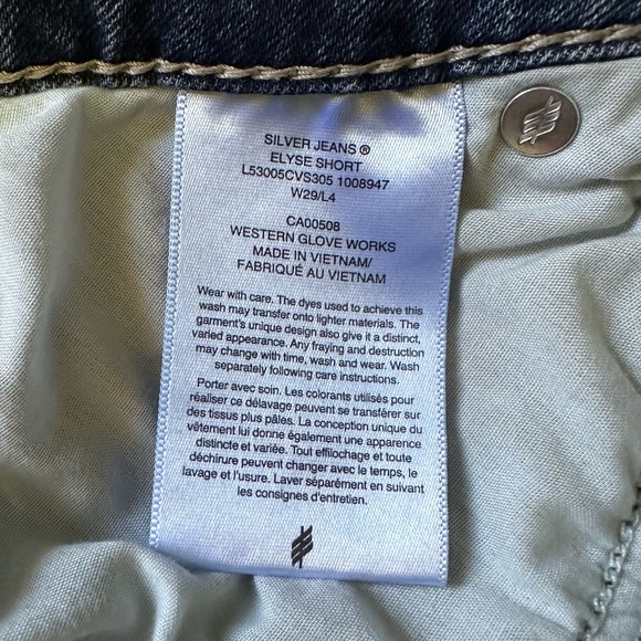 Silver Jean Co. Elyse Distressed Blue Jean Shorts. Size 29, 4”. - Picture 4 of 4